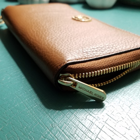 Mercer Large Flat Multi Function Phone Wristlet - Picture 4 of 6